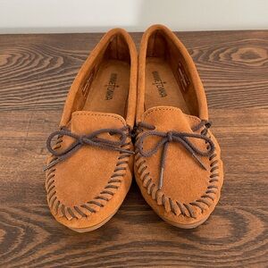 Minnetonka Women’s Moccasin Size 7.5 Brand New